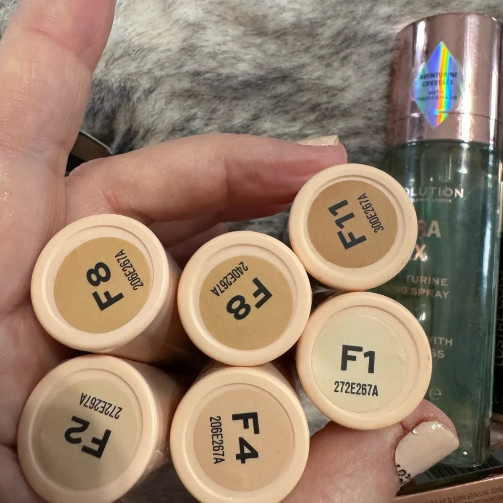 Revolution Makeup Set - Picture 4 of 4